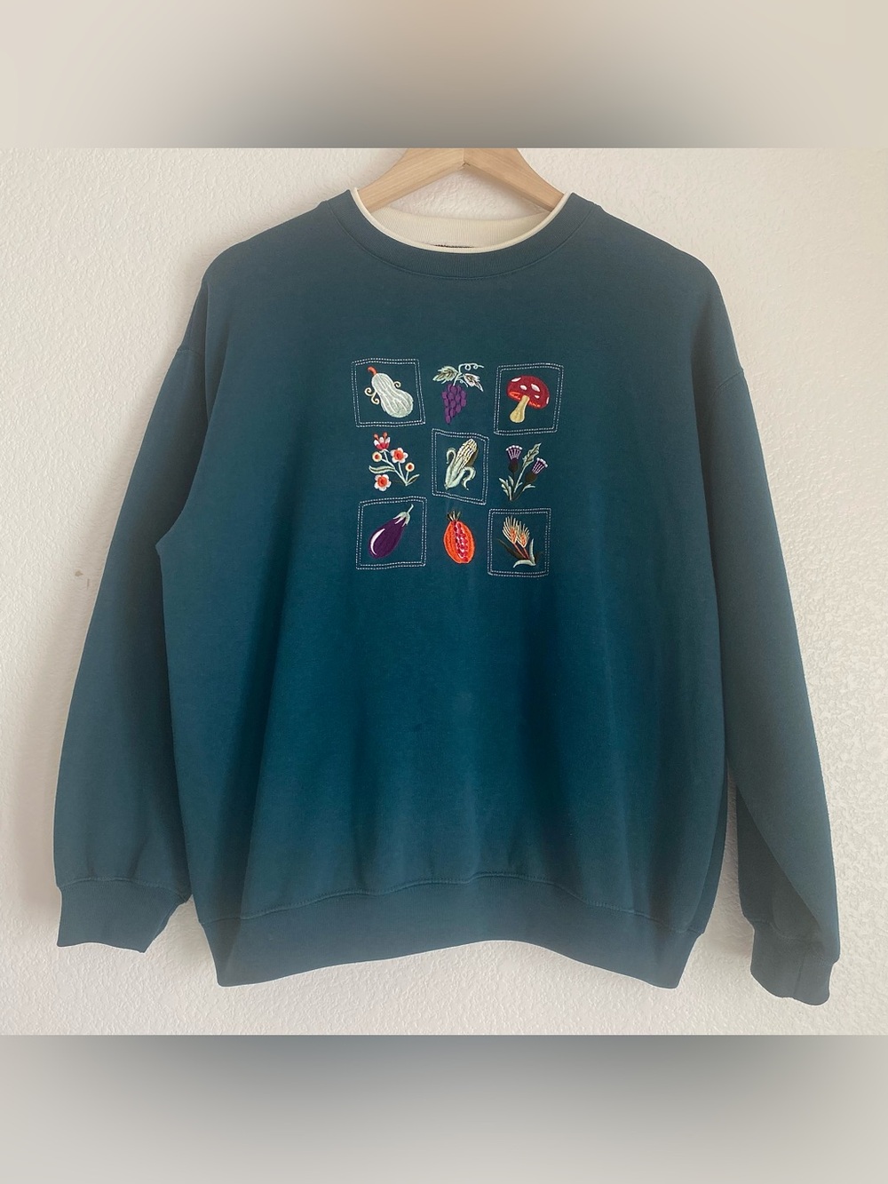 Vintage Bold Spirit embroidered botanical & vegetables, teal, L